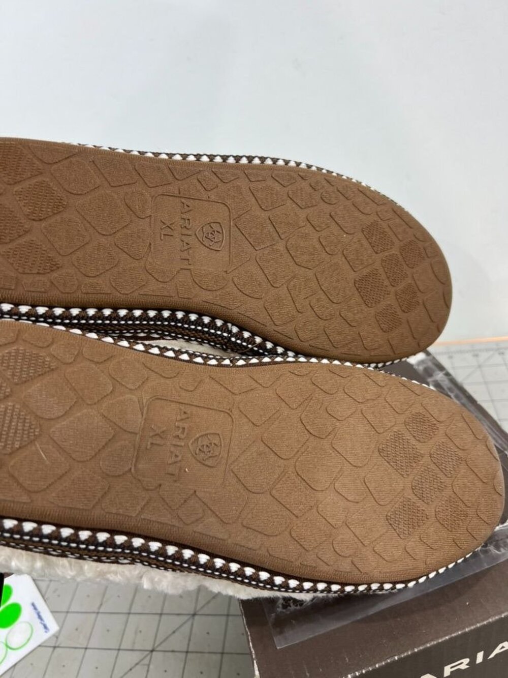 Ariat Women's Snuggle Slippers Appaloosa XL (9.5-10.5) #2271-101 New - Picture 9 of 9
